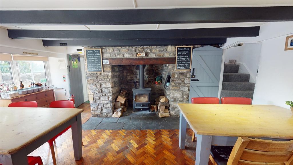 Property photo 2 of 22