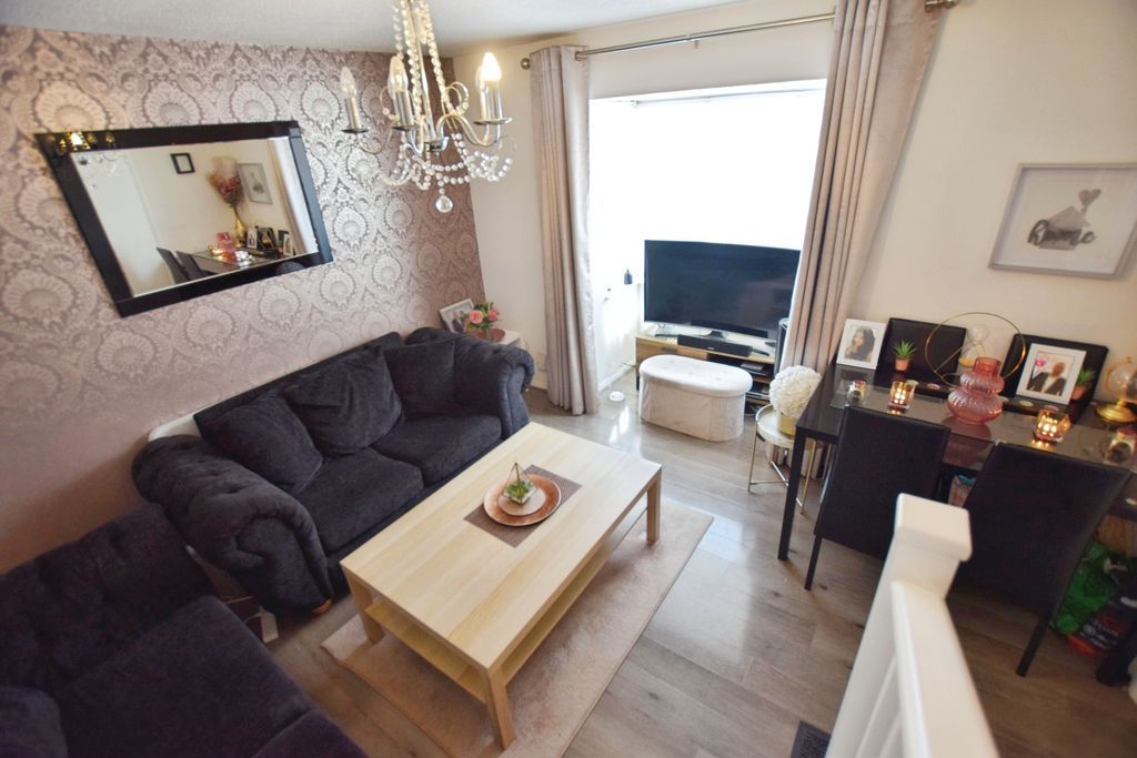 Property photo 2 of 16 Lounge