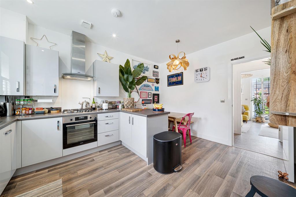 Property photo 3 of 18 Dining Kitchen