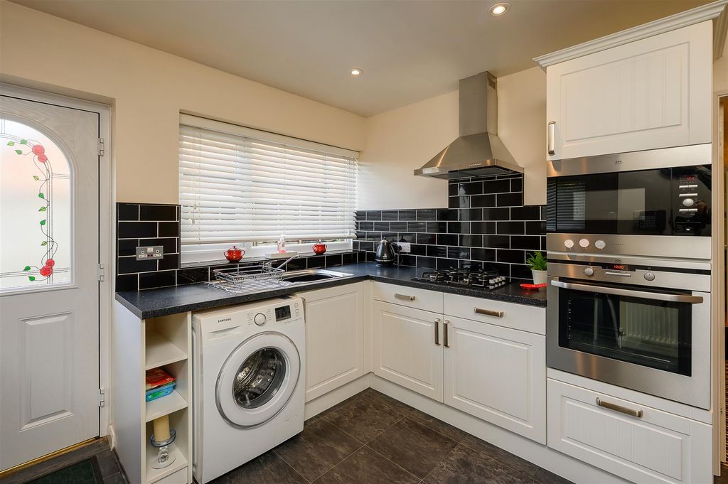 Property photo 3 of 14 Kitchen