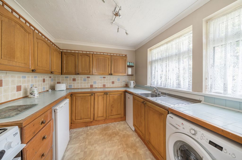 Property photo 3 of 19 1325867-2-6888B68...