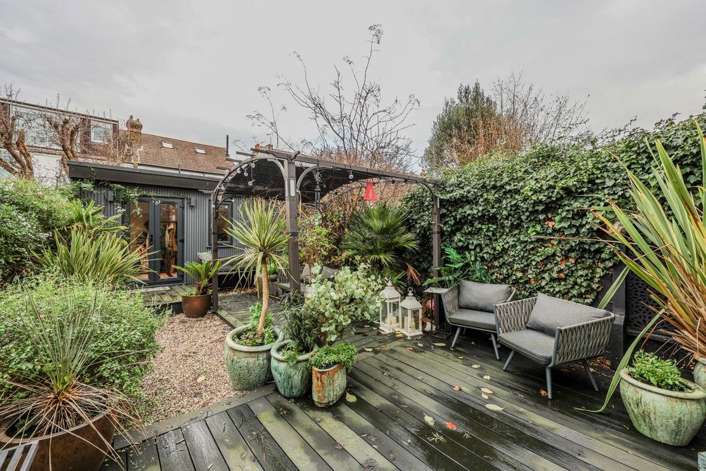 Property photo 3 of 32