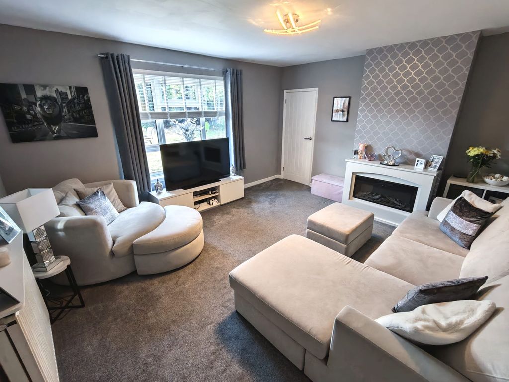 Property photo 2 of 18 Lounge A