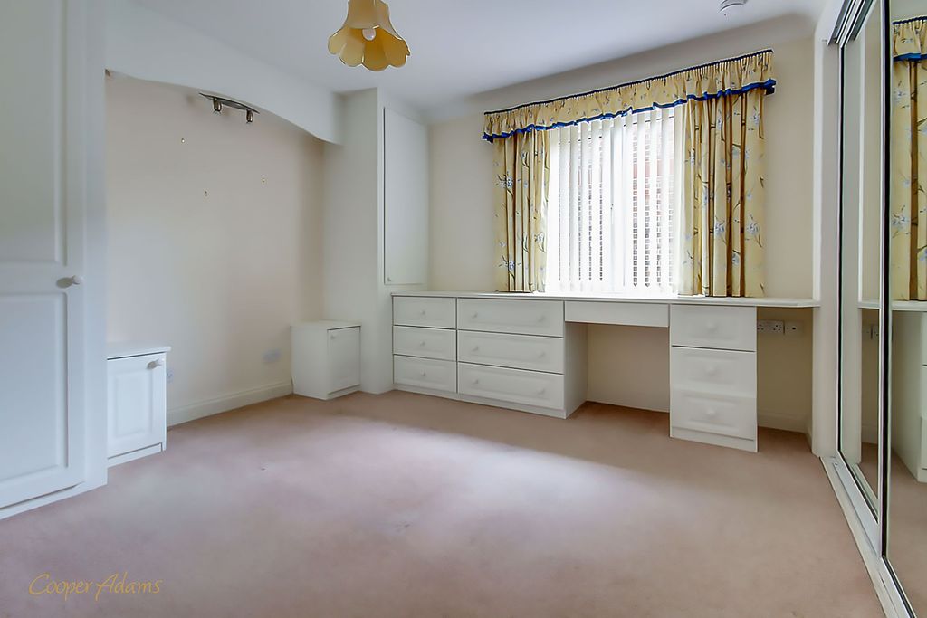 Property photo 3 of 12 Main Bedroom