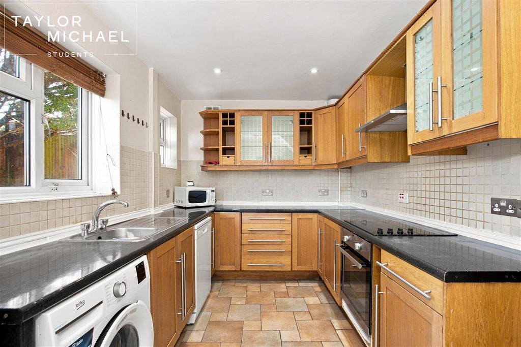 Property photo 1 of 17 Kitchen