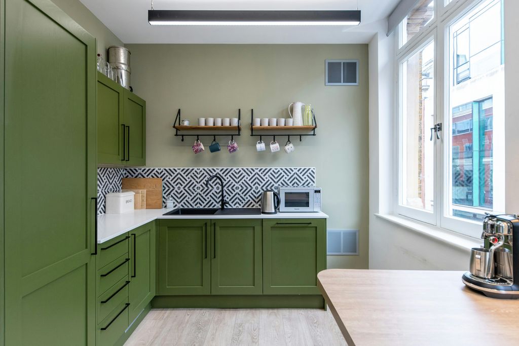 Property photo 3 of 9 17 To 18 Great Pultney Street 3383 Kit.Jpg