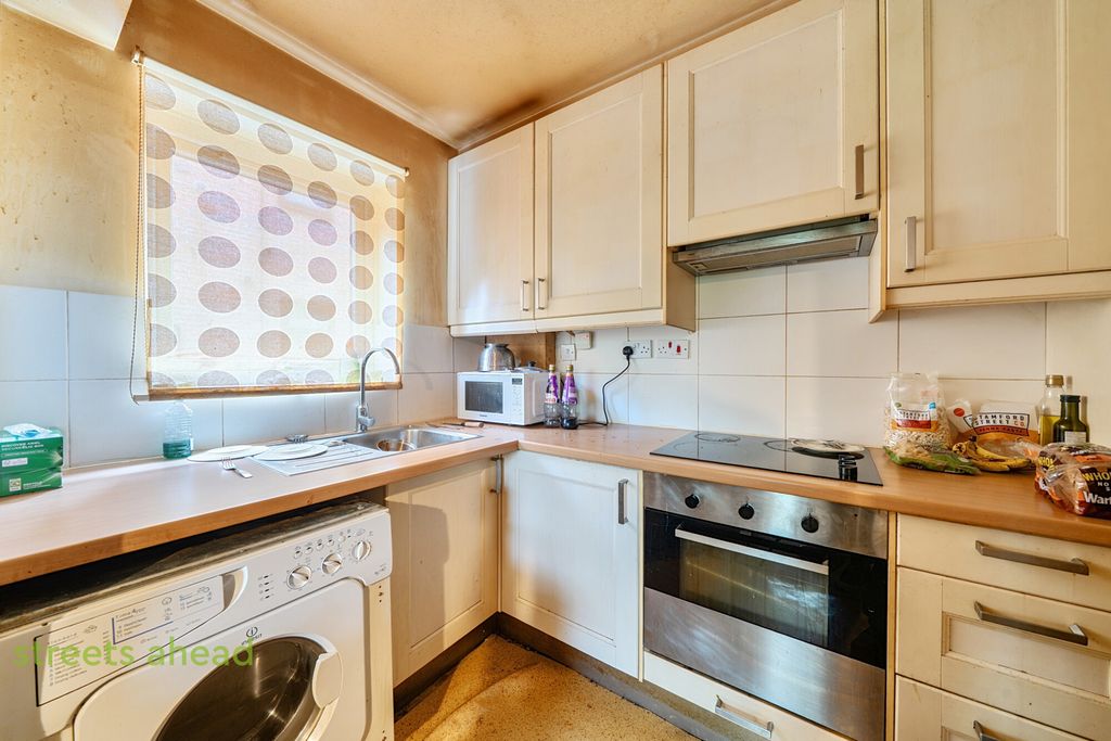 Property photo 2 of 15 063ee69F-7F1c-415...