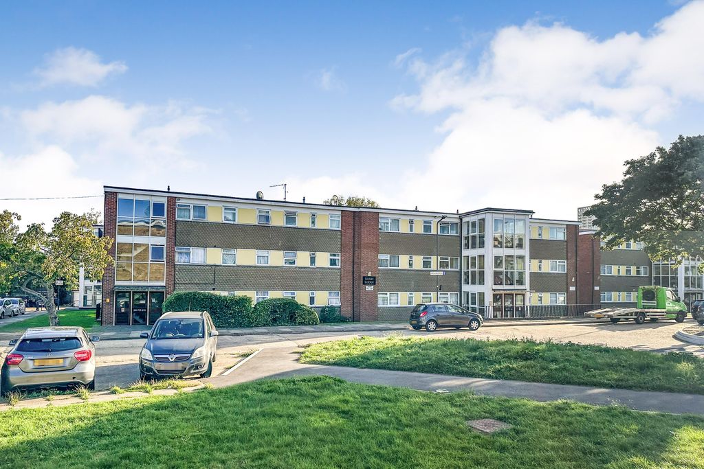 Property photo 1 of 12 196 Bilsby Lodge, Chalklands, Wembley, Middlesex, Ha9 9Dy