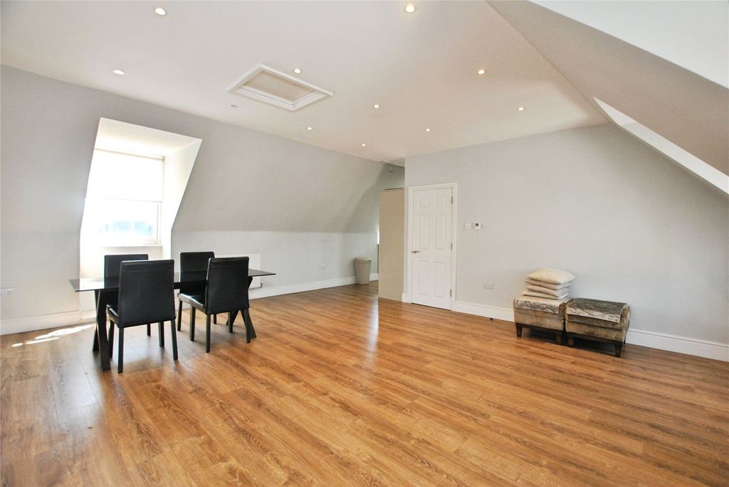 Property photo 3 of 8 Picture No. 04