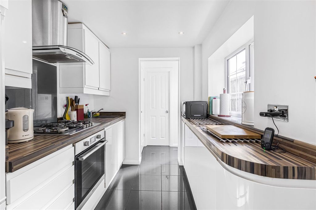 Property photo 3 of 20