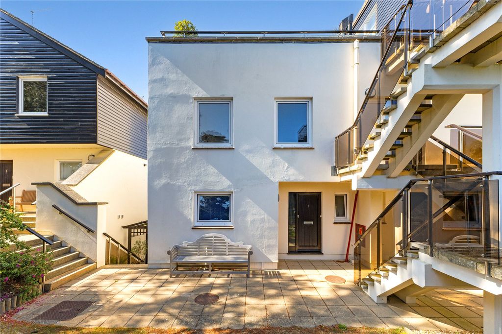 Property photo 1 of 13 External