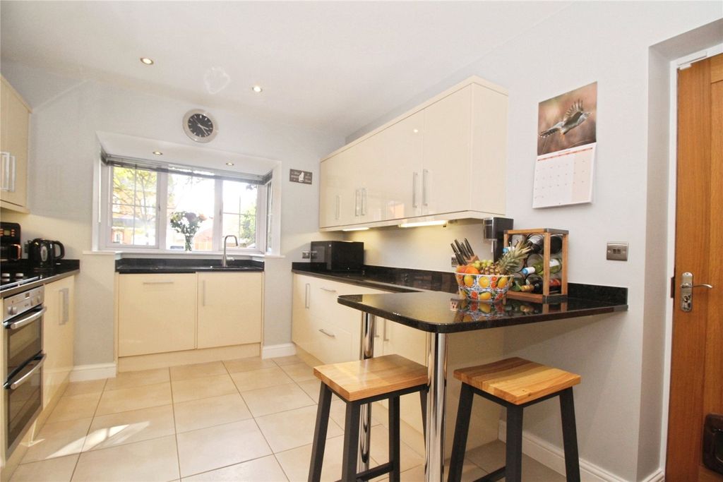 Property photo 3 of 19 Breakfast Kitchen