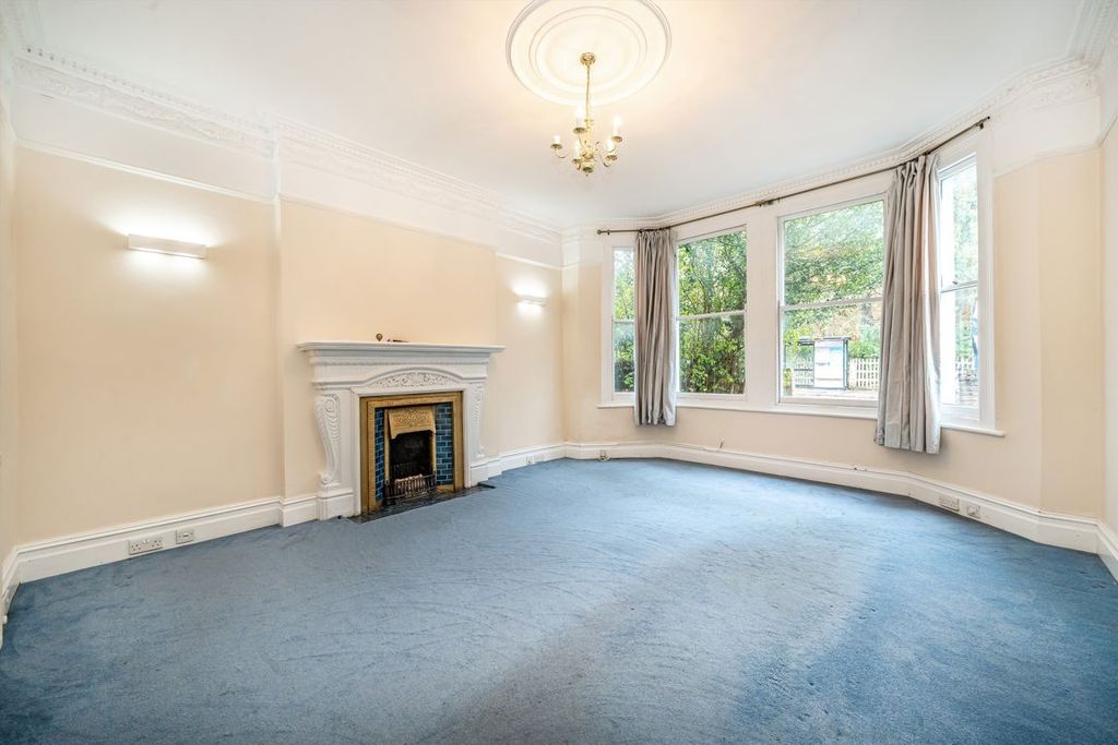 Property photo 2 of 8