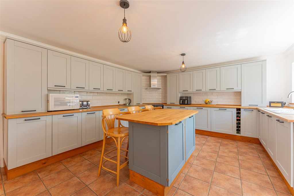 Property photo 3 of 37 Birdingbury Road - Creative House Studio --26.Jpg