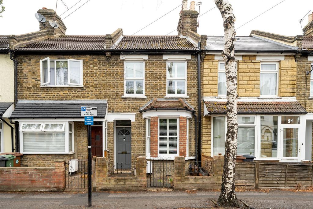 Property photo 1 of 24 Brookscroft, E17