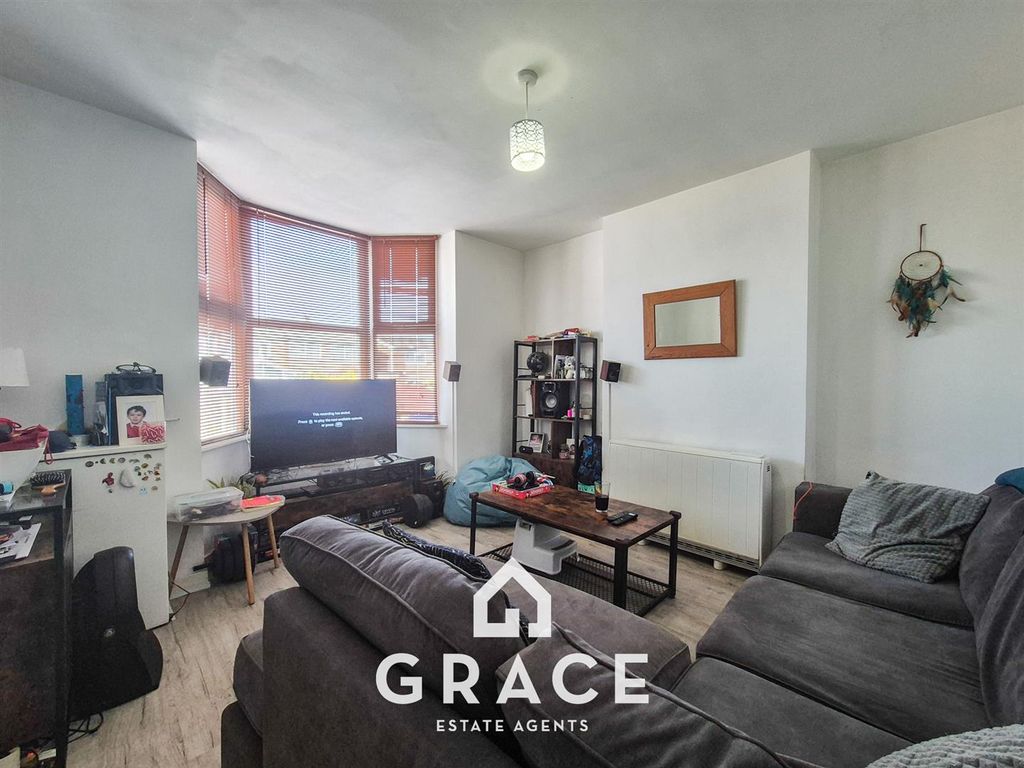 Property photo 3 of 17 1000050615.Jpg