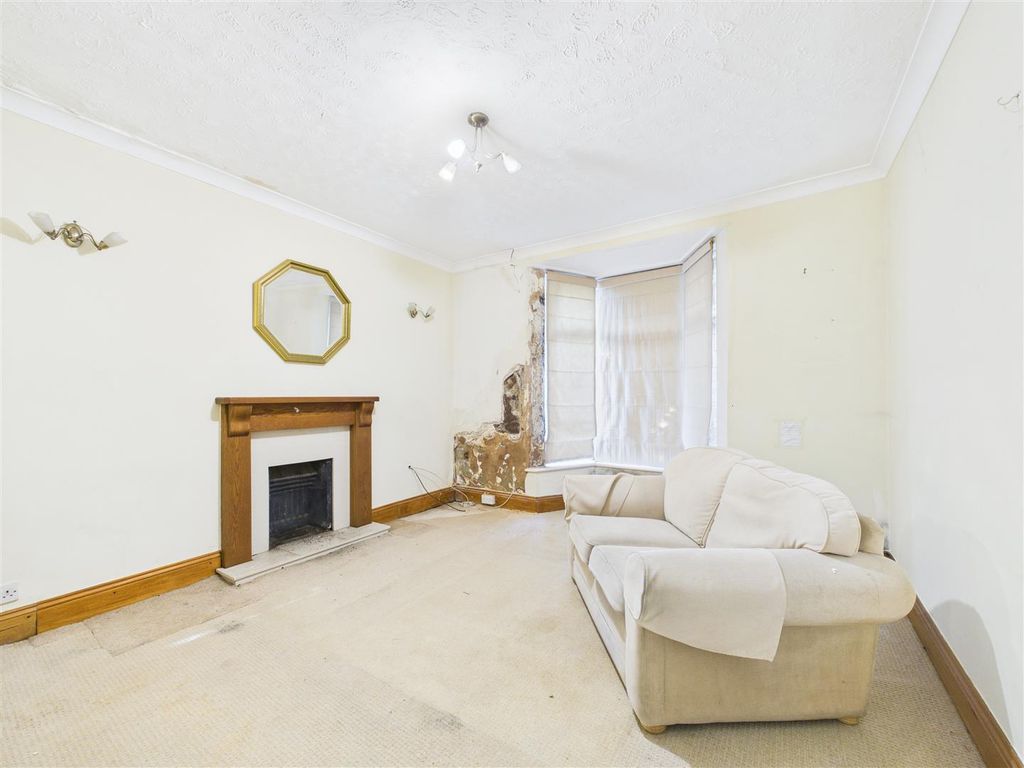 Property photo 3 of 27