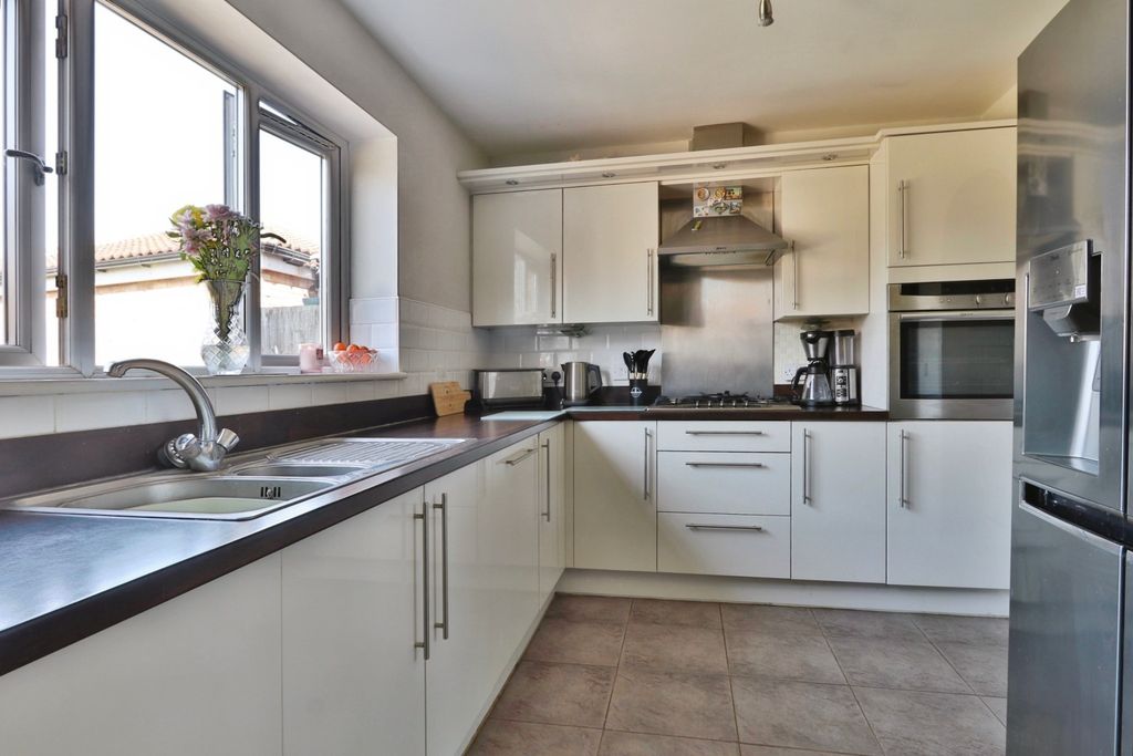 Property photo 3 of 18 4084558