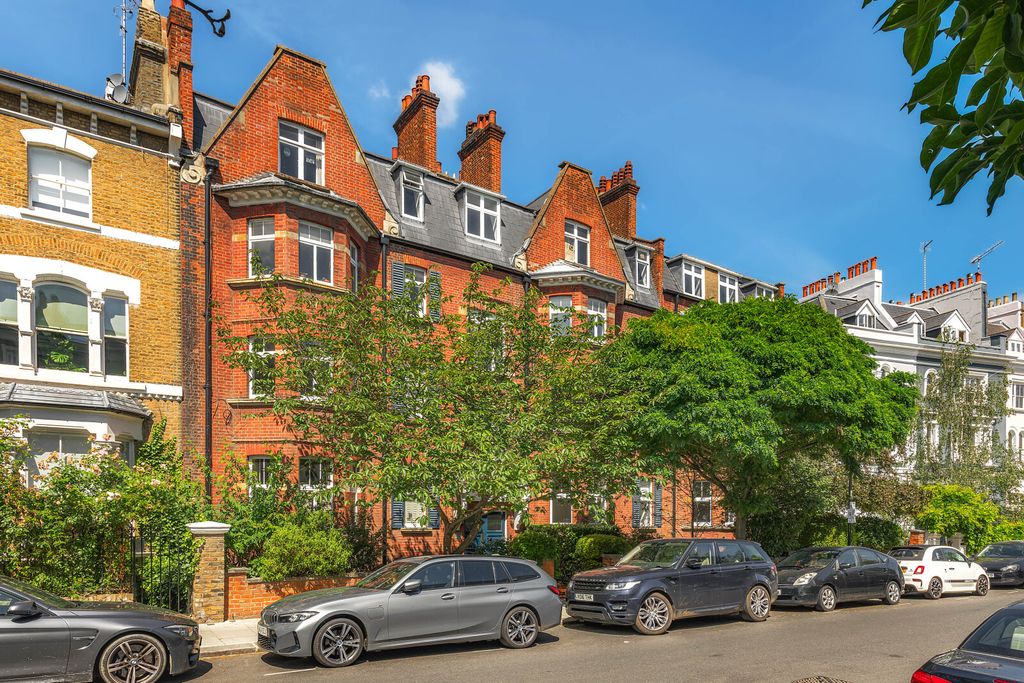 Property photo 1 of 12 Crescent Mansions