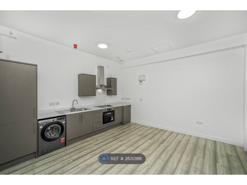 Property photo 2 of 4 Kitchen &amp; Dining