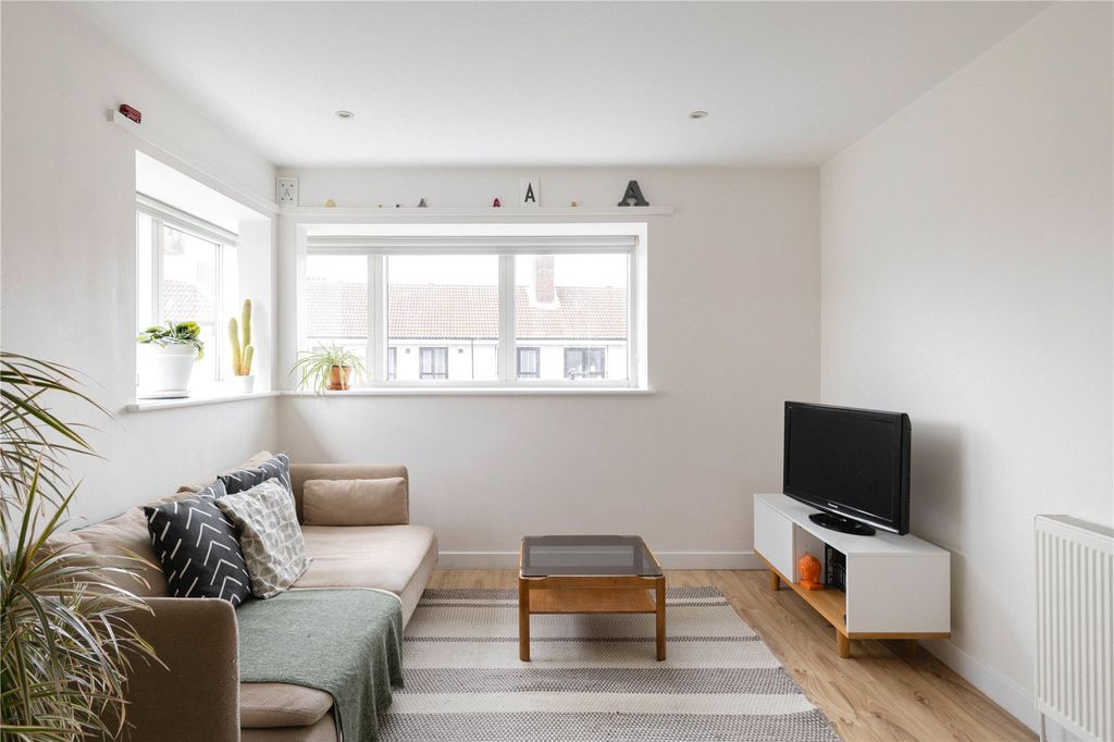 Property photo 1 of 11 Leyla House, E8