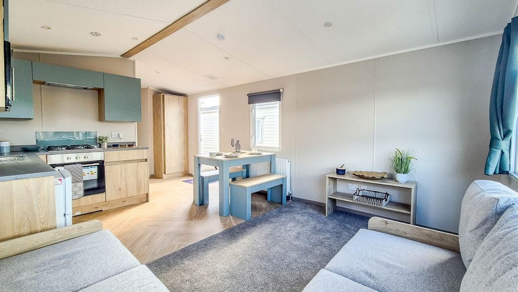 Property photo 3 of 16 Untitled 5