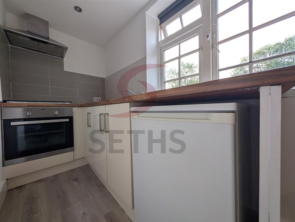 Property photo 3 of 5 Kitchen