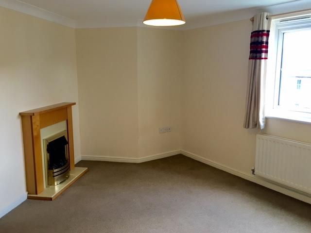 Property photo 3 of 7 Living Room