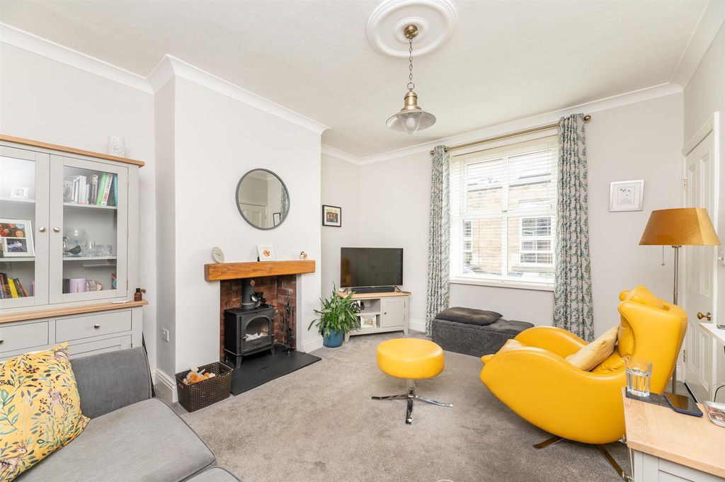 Property photo 2 of 18 Sitting Room