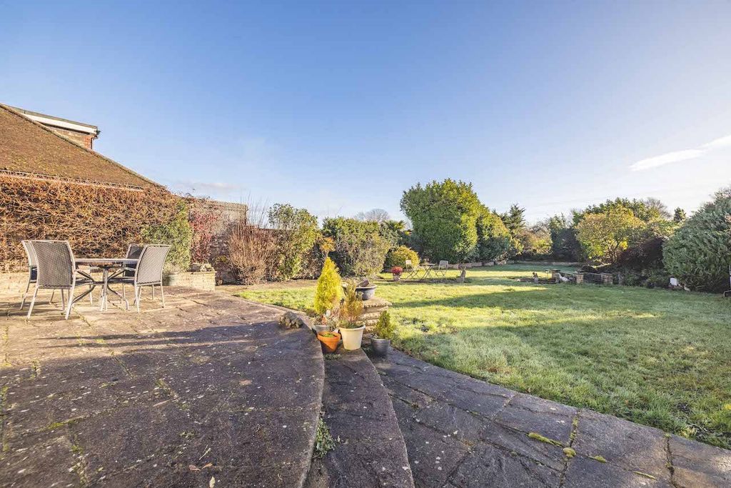 Property photo 2 of 31