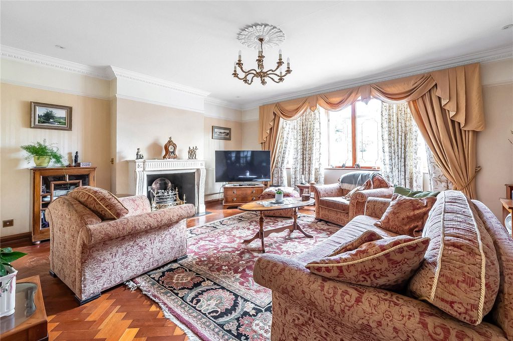 Property photo 3 of 18 Sitting Room