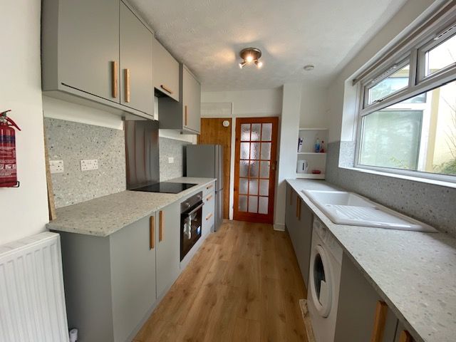 Property photo 2 of 11 Kitchen