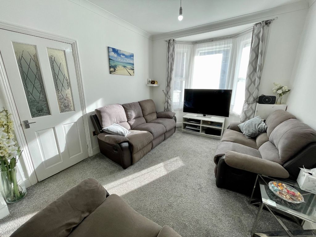 Property photo 3 of 13 4529223