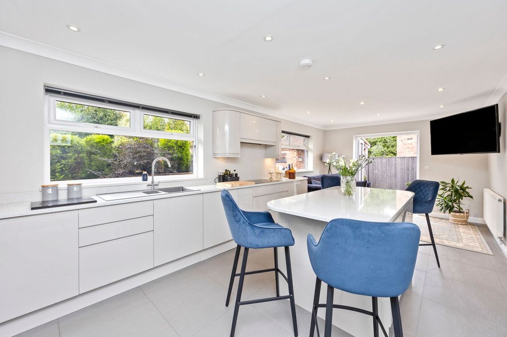 Property photo 3 of 27