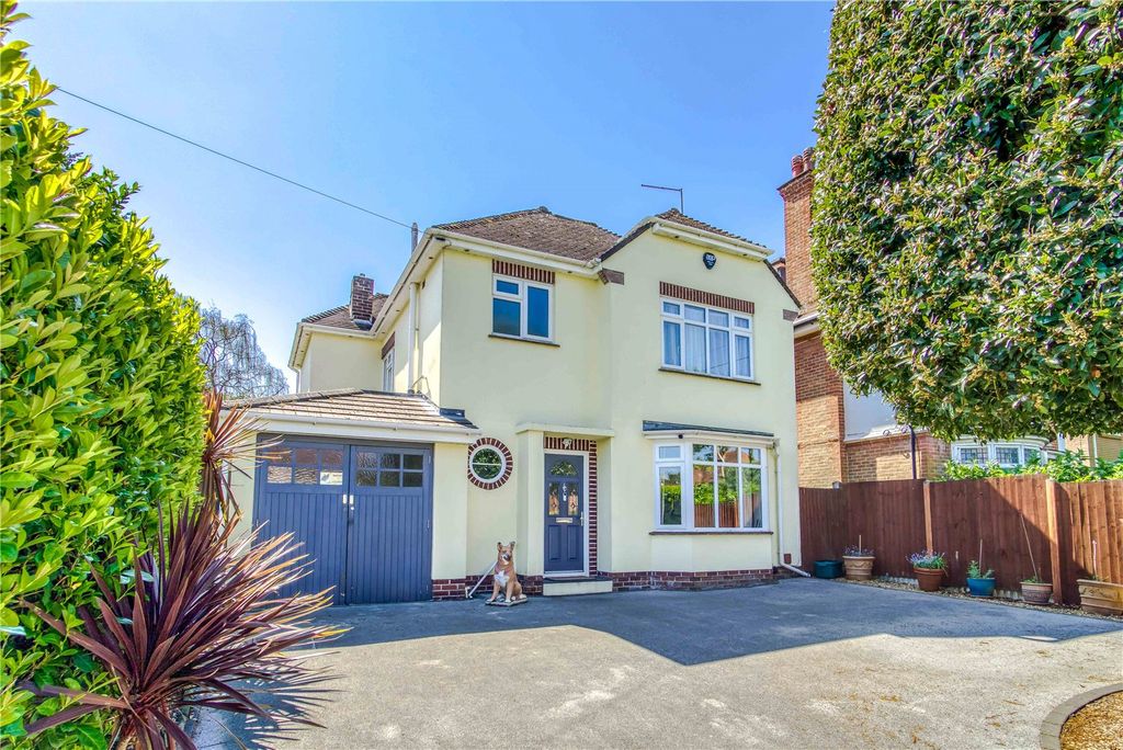 Property photo 1 of 32 Pennhill Avenue