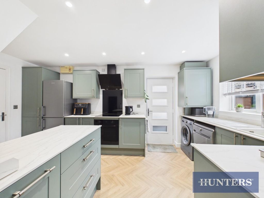 Property photo 2 of 22 Kitchen