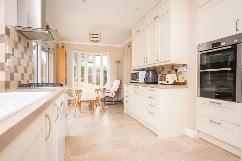 Property photo 2 of 34