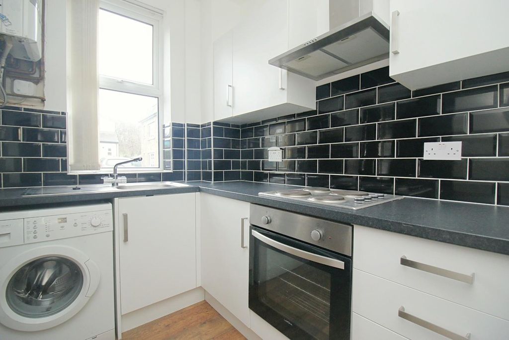 Property photo 2 of 12 Kitchen