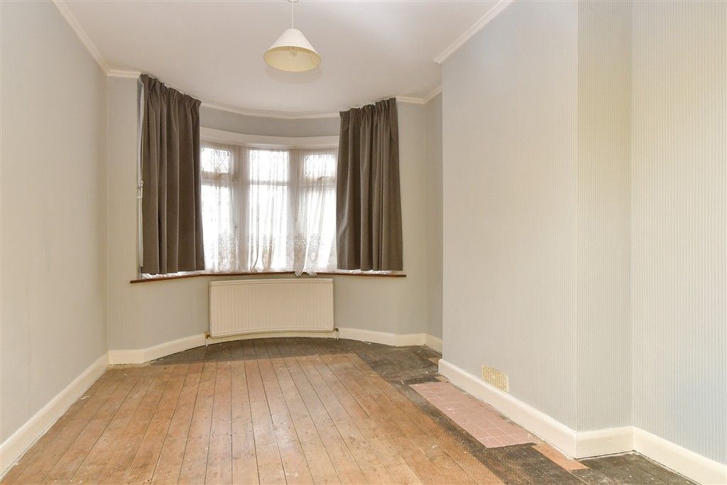 Property photo 3 of 9 Lounge