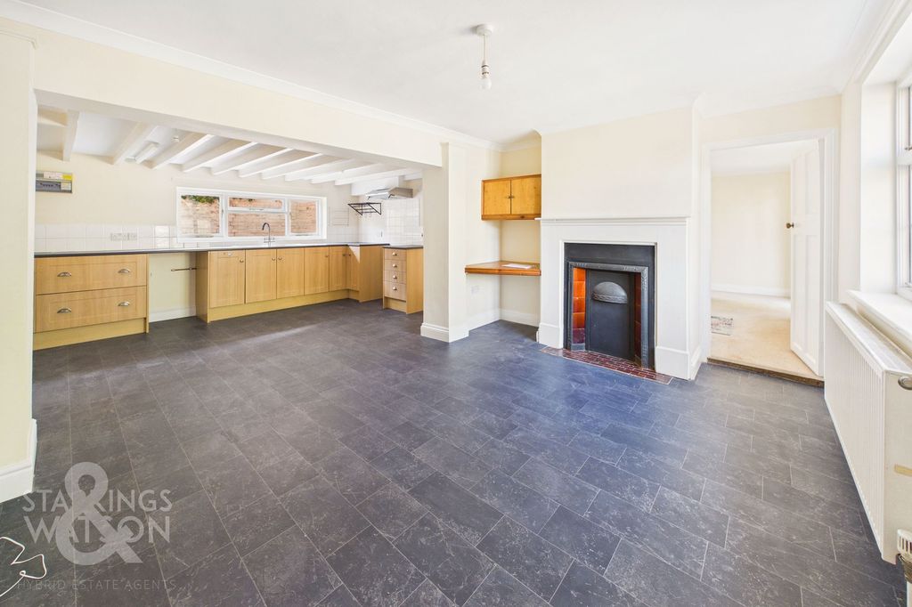 Property photo 2 of 24
