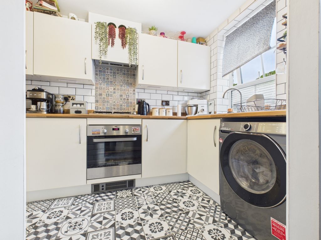 Property photo 3 of 17 Cam03729G0-Pr0131-Still016