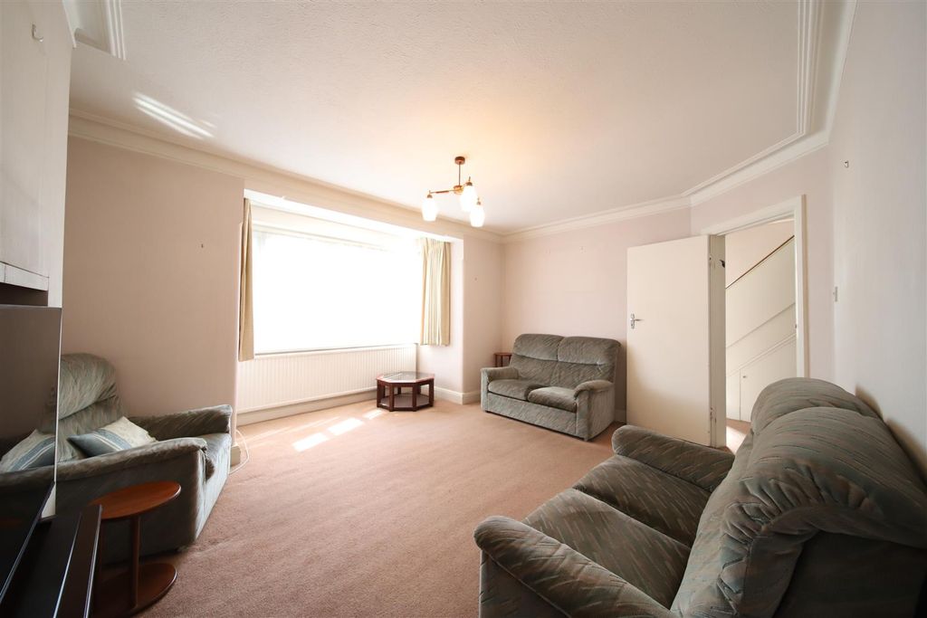 Property photo 3 of 19 Lounge2.Jpg