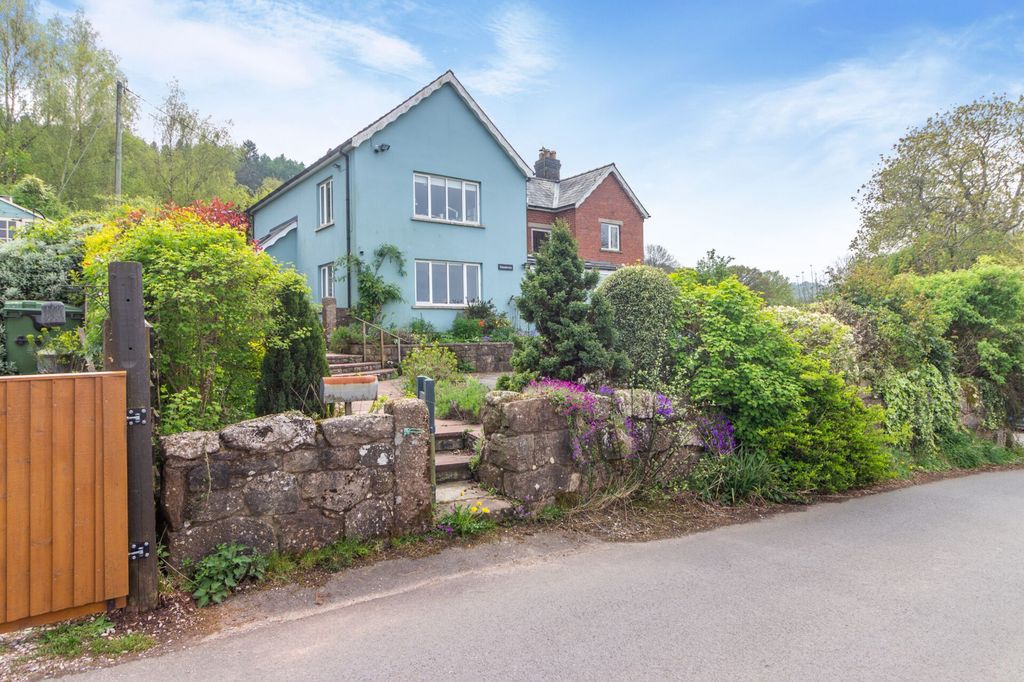 Property photo 2 of 52