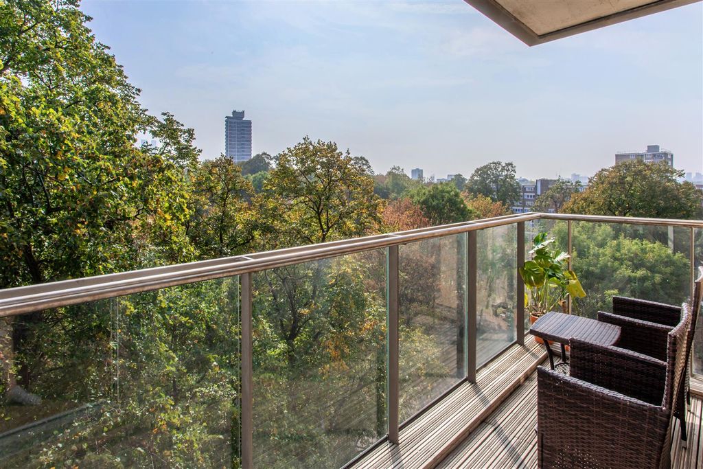 Property photo 1 of 21 Balcony