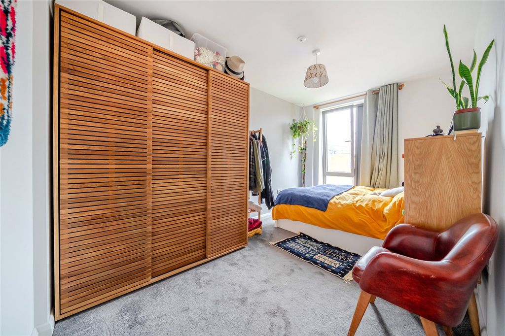 Property photo 3 of 24 Bedroom