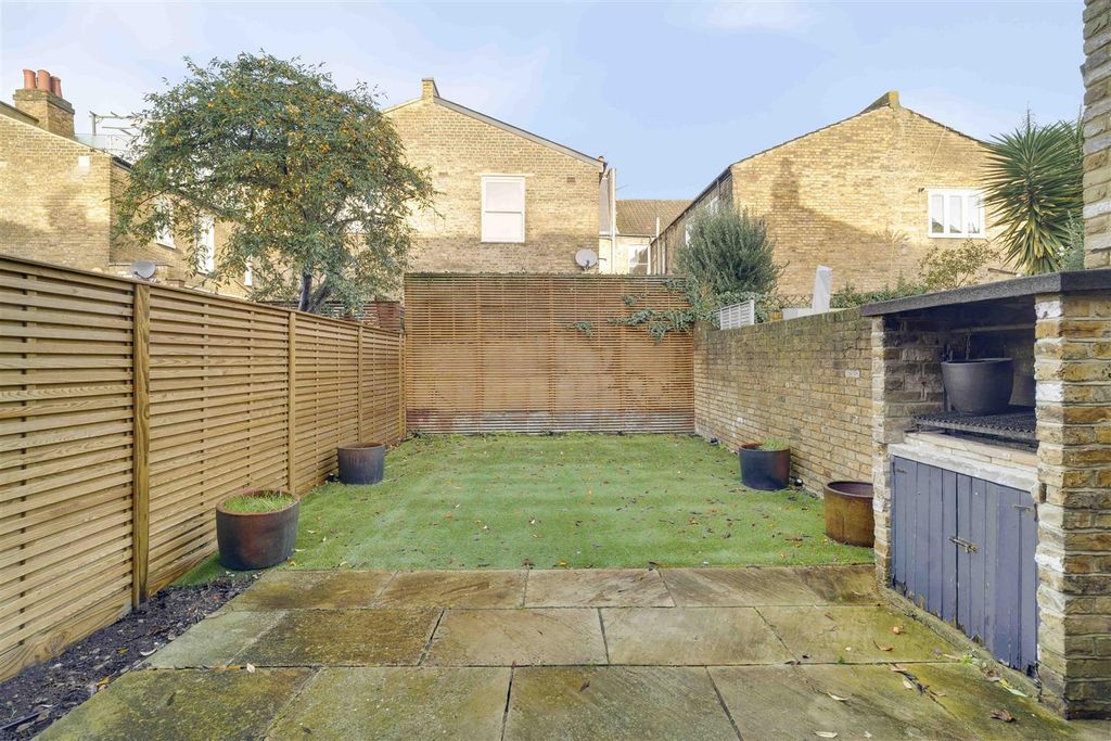 Property photo 3 of 27