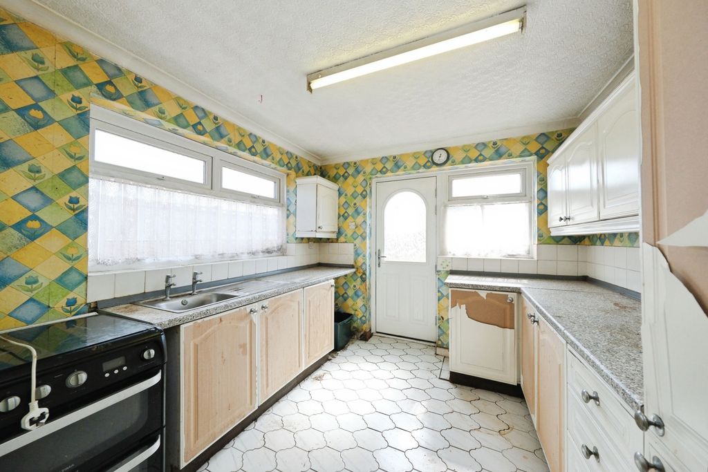 Property photo 3 of 13 Kitchen
