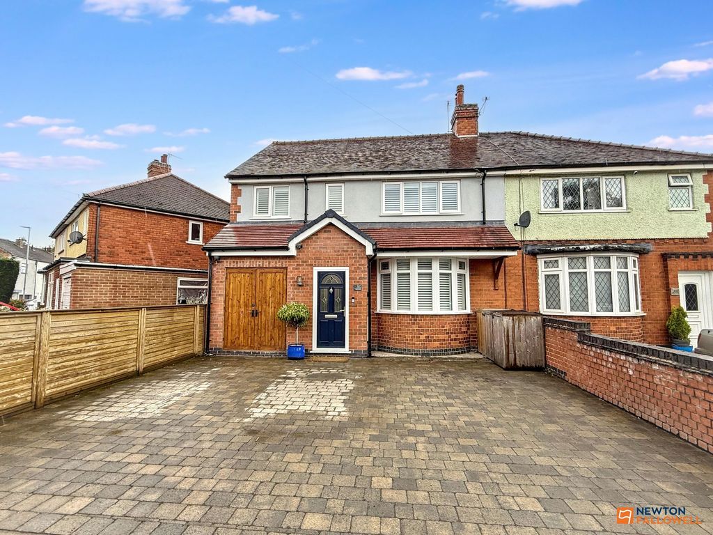 Property photo 1 of 52