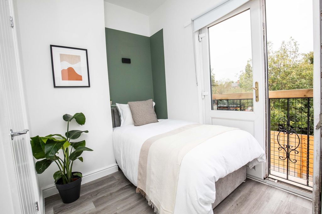 Property photo 2 of 12 Bedroom 3