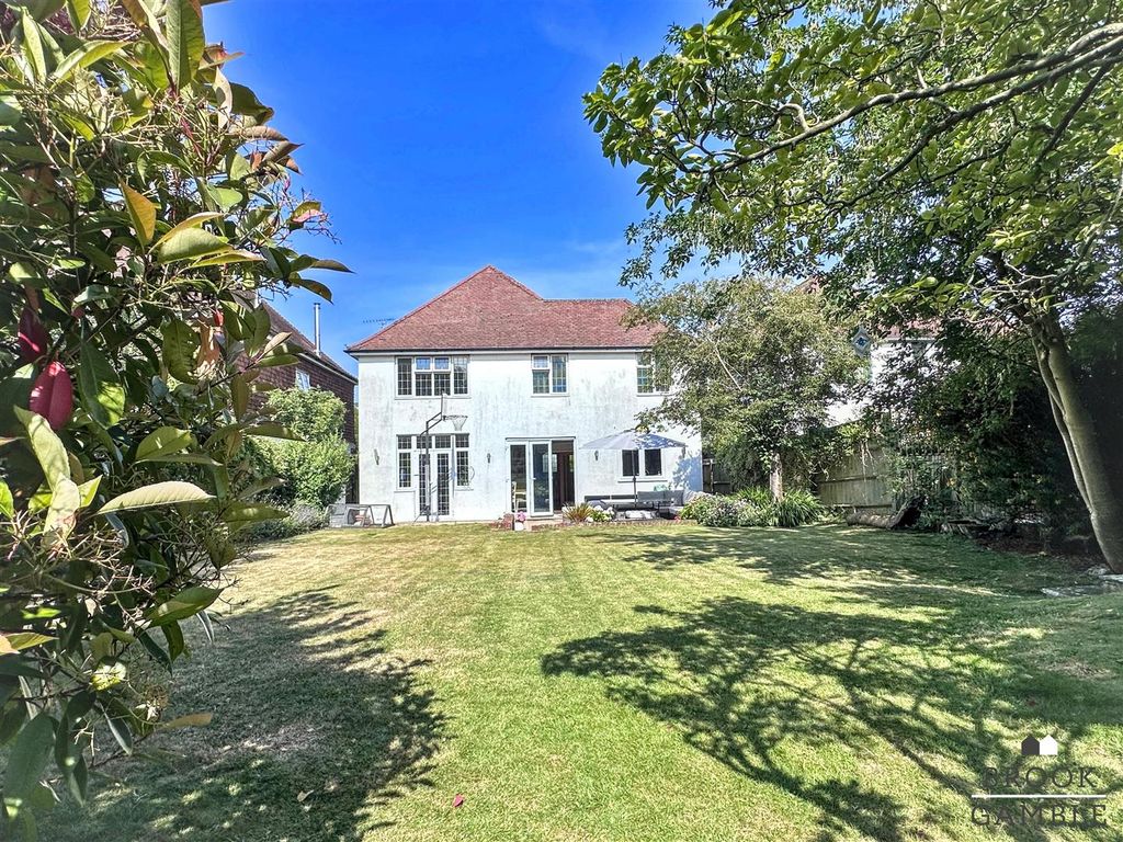 Property photo 2 of 36 01323 438506